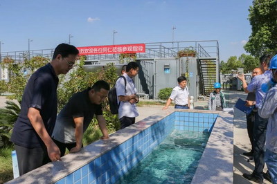 与会代表参观开创环保杭州余杭应急污水处理项目设施